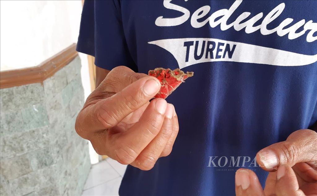 Sisa ledakan petasan di sebuah rumah warga di Dusun Turen, Desa Ngemplak, Kecamatan Kalikotes, Klaten, Jawa Tengah, Selasa (6/8/2019). 
