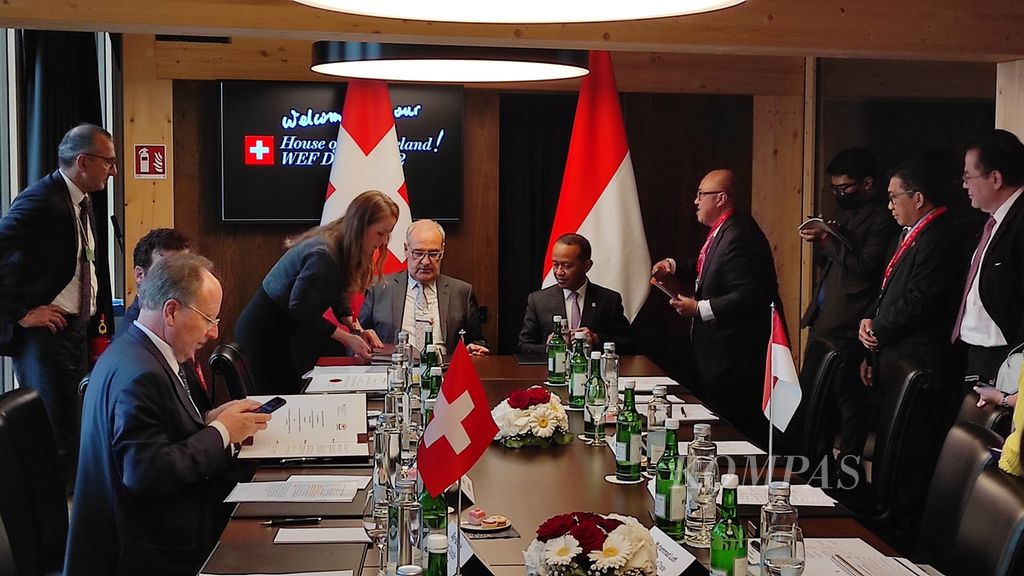 Suasana pertemuan bilateral Pemerintah Swiss dan Indonesia, Selasa (24/5/2022) malam, di Swiss. Pemerintah Indonesia diwakili oleh Menteri Investasi Bahlil Lahadalia.