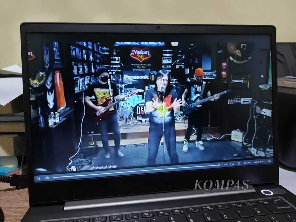 Band Dewa 19 menggelar konser virtual dengan membawakan lagu-lagu dari album <i>Terbaik Terbaik</i>, Rabu (12/5/2021). 