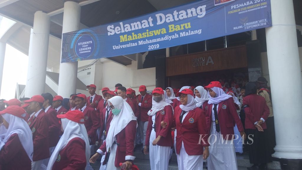 Mahasiswa baru Universitas Muhammadiyah Malang usai mengikuti kuliah umum, Selasa (2/9/2019)