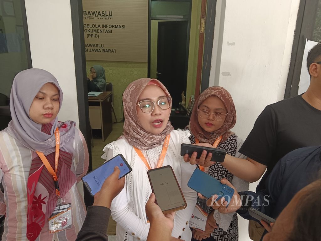 Direktur Democracy and Electoral Empowerment Partnership (DEEP) Indonesia Neni Nur Hayati