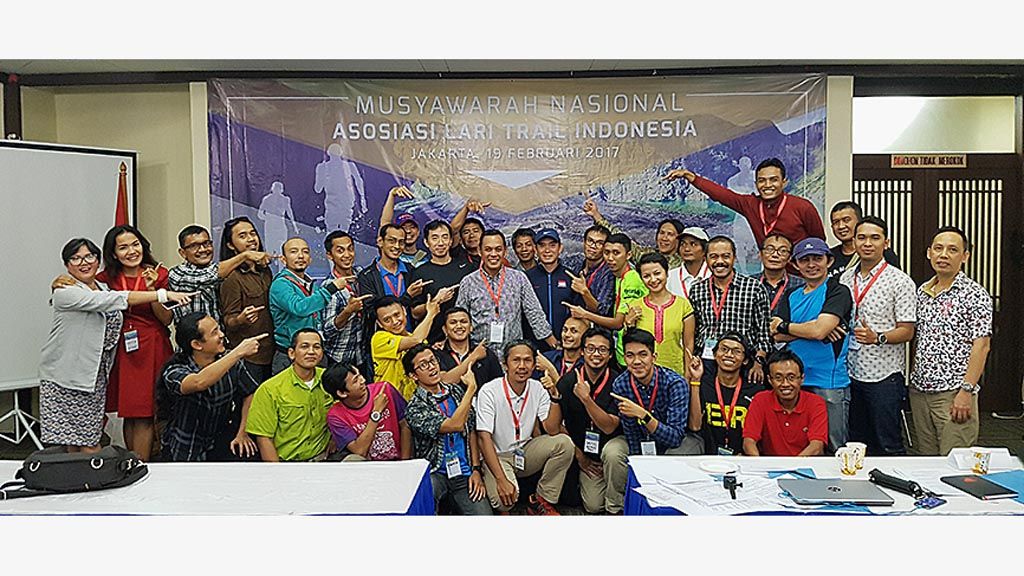  Asosiasi Lari Trail Indonesia  terbentuk dalam musyawarah nasional yang berlangsung hari Minggu (19/2) di Gedung Serba Guna Senayan, Jakarta. Munas tersebut dihadiri sejumlah penggiat lari trail dari sejumlah komunitas lari ataupun penyelenggara lomba-loba lari trail Indonesia.  