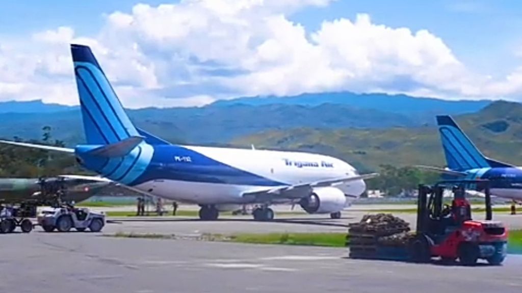 Aktivitas di Bandar Udara Mopah, Merauke, Papua, tahun 2021.