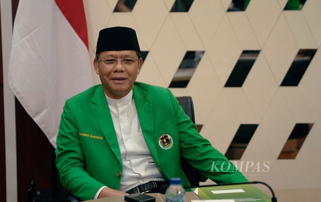 Plt Ketua Umum Partai Persatuan Pembangunan (PPP) Mardiono di kantor KPU, Jakarta, Senin (12/9/2022). KOMPAS/AGUS SUSANTO (AGS) 12-9-2022
