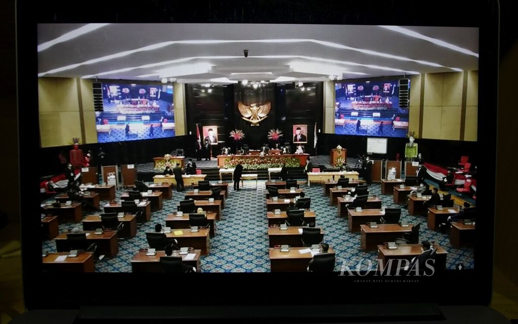 Rapat paripurna pemilihan wakil gubernur DKI Jakarta di Gedung DPRD Provinsi DKI Jakarta, ditayangkan secara <i>live streaming</i> melalui kanal Youtube, Senin (6/4/2020). 