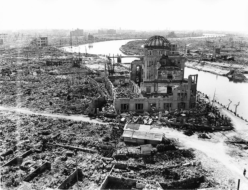 Foto yang diambil pada November 1945 oleh tentara AS dan dirilis dari Hiroshima Peace Memorial Museum ini memperlihatkan kerusakan di Hiroshima, tiga bulan setelah bom atom dijatuhkan pengebom B-29, Enola Gay, di kota Hiroshima, Jepang. 