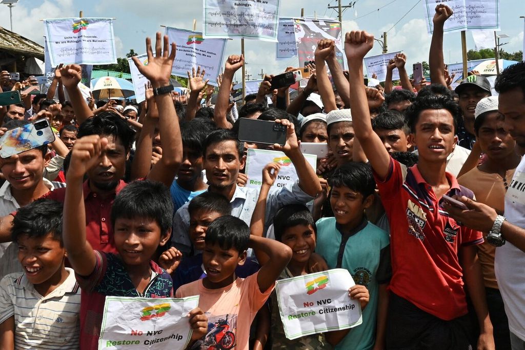 Pengungsi Rohingya di Ukhia, Bangladesh memperingati Hari Peringatan Genosida pada Kamis (25/8/2022).Ini adalah peringatan ketika kelompok etnis Rohingya dipersekusi di Myanmar sehingga mereka terpaksa angkat kaki.     