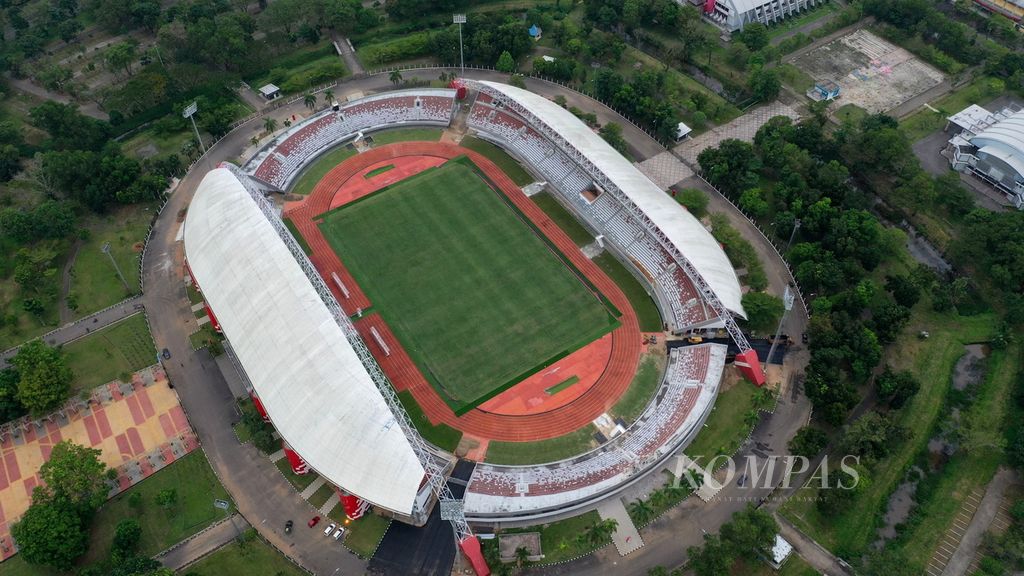 Foto udara kawasan Stadion Gelora Sriwijaya Jakabaring (GSJ) di Palembang, Sumatera Selatan, Jumat (24/3/2023). FIFA menilai masih ada sejumlah detail kecil yang perlu dibenahi oleh Stadion Gelora Sriwijaya, Palembang, untuk melaksanakan Piala Dunia U-20 2023.