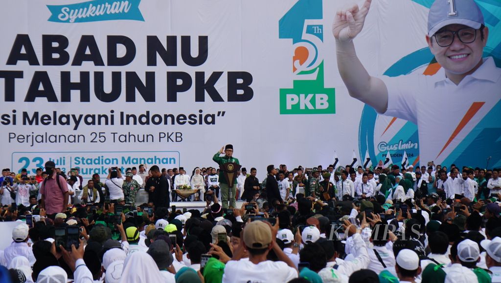 Ketua Umum Partai Kebangkitan Bangsa Muhaimin Iskandar berpidato dalam rangka hari lahir ke-25 dari partainya, di Stadion Manahan, Kota Surakarta, Jawa Tengah, Minggu (23/7/2023). 