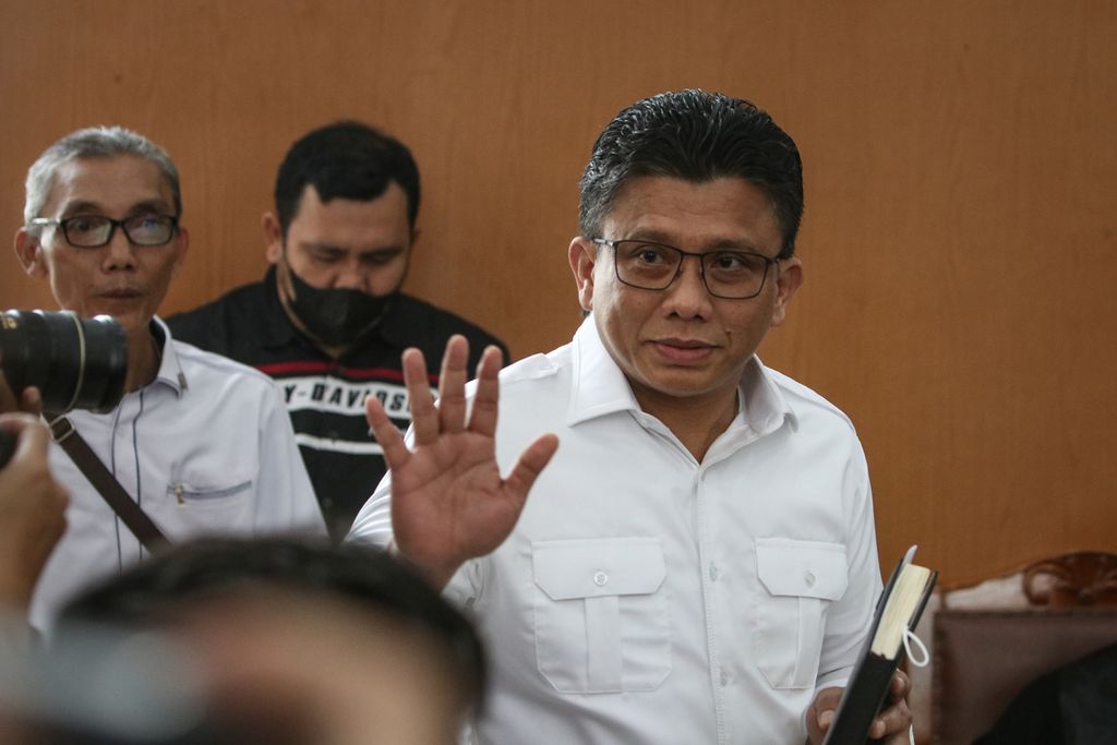 Terdakwa Ferdy Sambo memasuki ruang sidang di Pengadilan Negeri Jakarta Selatan, Selasa (10/1/2023). 