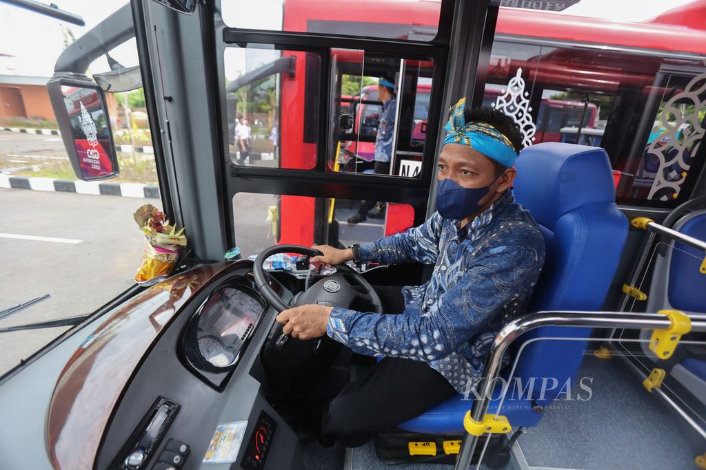Bus drivers from outside Bali have been brought in to be employed as electric bus operators during the G20 Summit. 