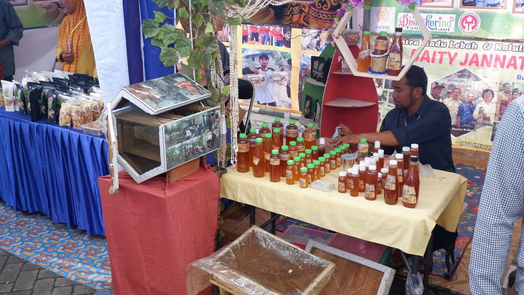 Berbagai produk UMKM dipamerkan dalam kegiatan Asosiasi Pengusaha Indonesia (Apindo) UMKM Expo II di Banjarmasin, Kalimantan Selatan, Rabu (29/1/2020). 