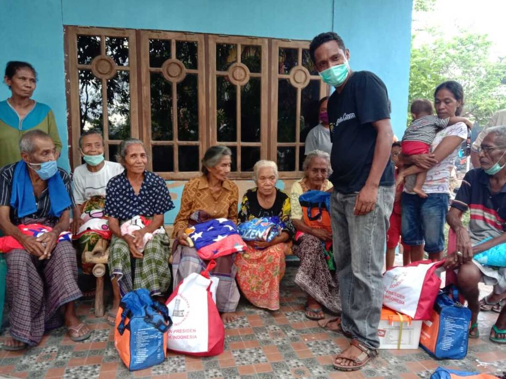 Pengungsi akibat erupsi Gunung Ile Lewotolok di rumah warga di Lewoleba, Januari 2021. Foto merupakan dokumentasi Tomas Ola Langoday.