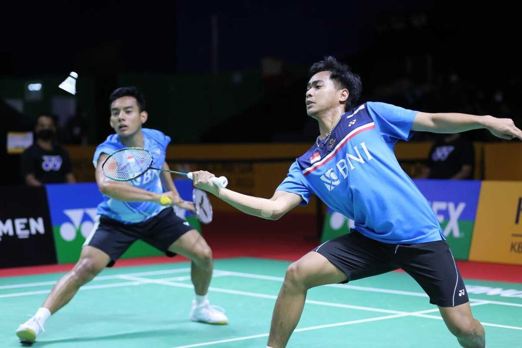 Pramudya Kusumawardana/Rahmat Hidayat memang atas unggulan kedua, Junaidi Arif/Muhammad Haikal (Malaysia), 21-13, 21-14, pada perempat final di Platinum Arena, Malang, Jawa Timur, Jumat (21/10/2022).