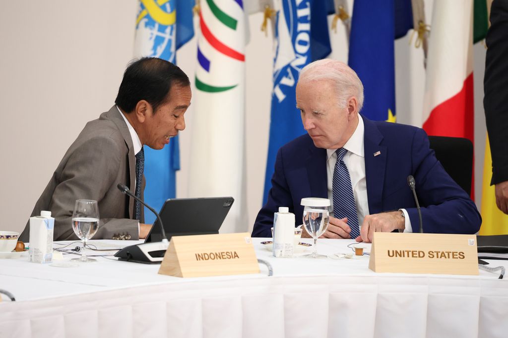 Presiden RI Joko Widodo dan Presiden Amerika Serikat Joe Biden menghadiri rangkaian Konferensi Tingkat Tinggi (KTT) G7 di Hiroshima, Jepang pada Sabtu (20/5/2023). Pada 8 Agustus 2023, Biden mengumumkan rencana lawatan ke Vietnam.