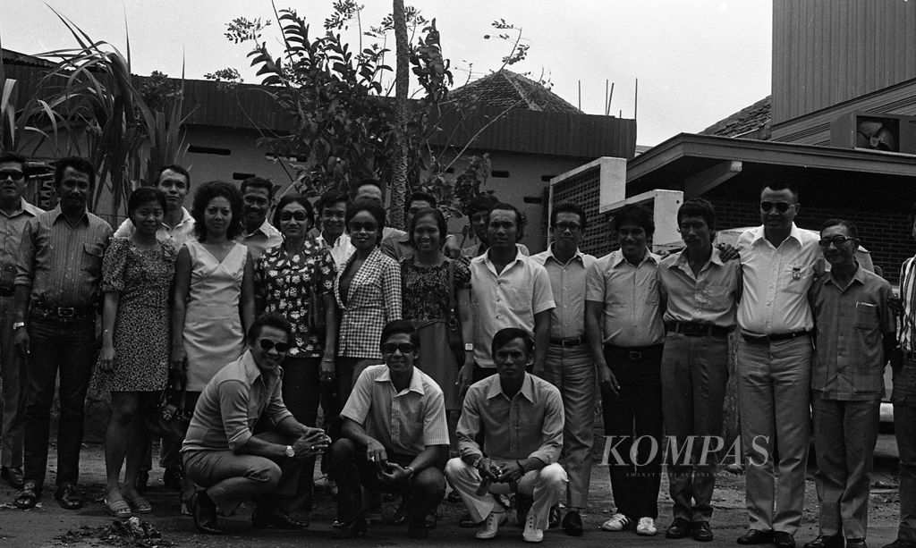 Guru-guru teladan tingkat provinsi akan berkompetisi untuk pemilihan tingkat nasional di Jakarta. Mereka bekunjung ke Kantor Departemen Pendidikan di Menteng Jakarta (15/8/1973).