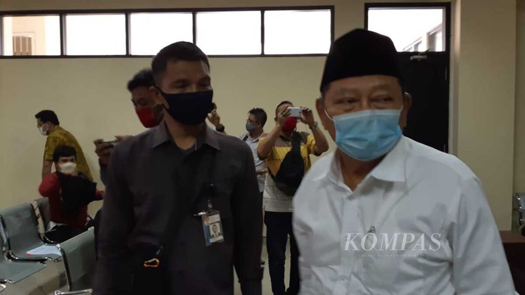 Bupati Sidoarjo Saiful Ilah seusai sidang pembacaan putusan sela di Pengadilan Tipikor Surabaya, Senin (15/6/2020).