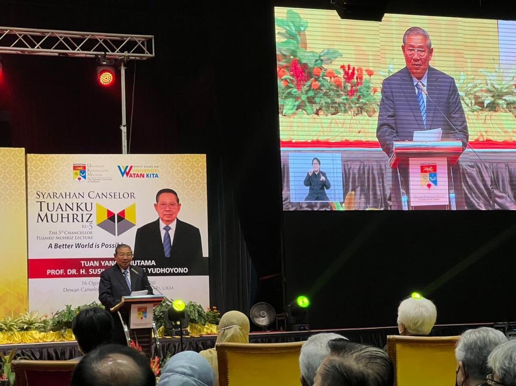 Presiden ke-6 Indonesia, Susilo Bambang Yudhoyono, memberikan kuliah umum bertajuk A Better World is Possible di Universitas Kebangsaan Malaysia (UKM), Selasa (16/8/2022).