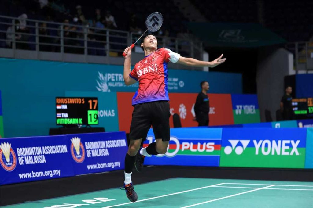 Shesar Hiren Rhustavito tersingkir pada babak pertama Malaysia Terbuka. Di Axiata Arena, Kuala Lumpur, Rabu (11/1/2023), Shesar kalah dari Kunlavut Vitidsarn (Thailand) dengan skor 23-21, 19-21, 22-24 dalam waktu satu jam 16 menit.