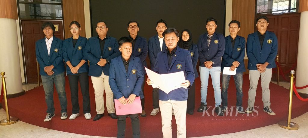 Mahasiswa Fakultas Hukum Universitas Brawijaya, di Malang, Jawa Timur, mengeluarkan pernyataan sikap terkait situasi demokrasi di Tanah Air, Sabtu (3/2/2024).