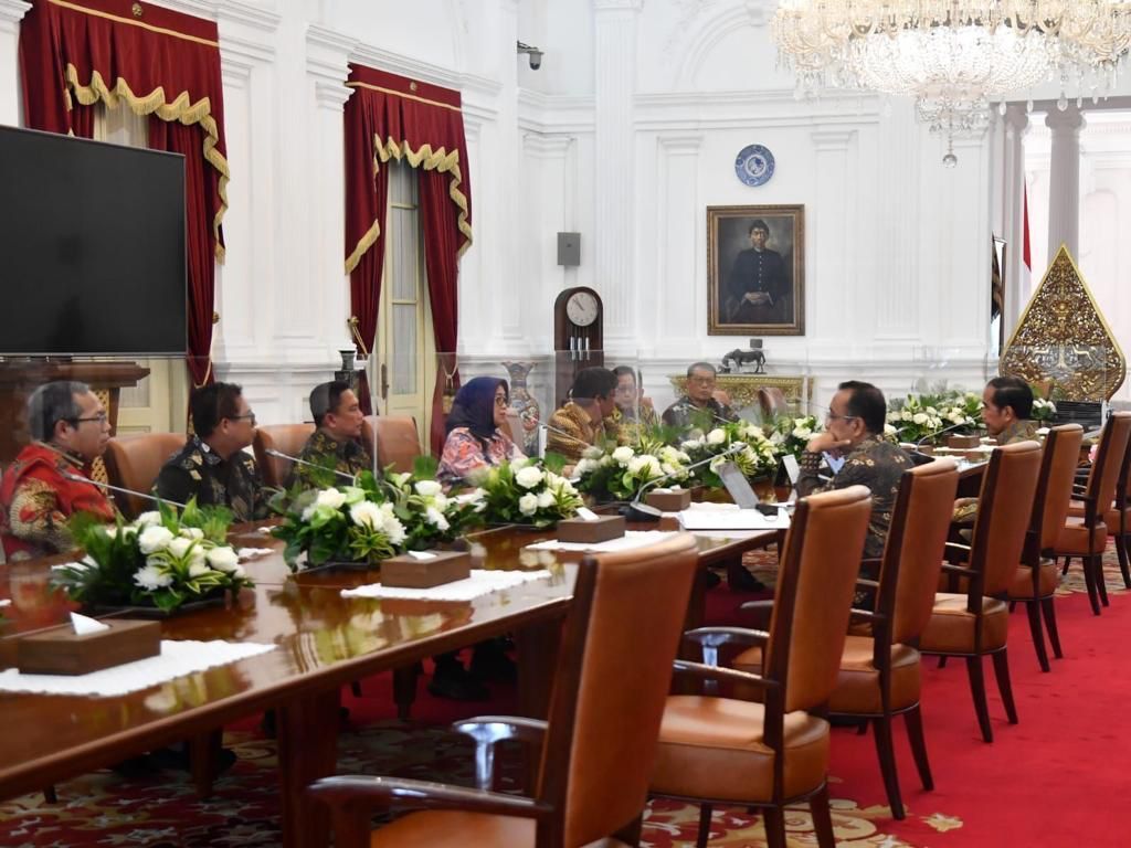 Presiden Joko Widodo menerima kedatangan jajaran Dewan Pers periode 2022-2025 di Istana Merdeka, Jakarta, Senin (6/2/2023). 