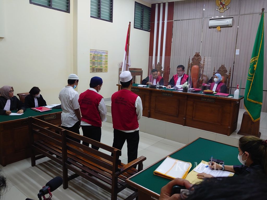 Majelis Hakim Pengadilan Negeri Tanjung Karang menggelar sidang vonis terhadap tiga terdakwa atas kasus peredaran narkoba di Bandar Lampung, Senin (17/10/2022). 