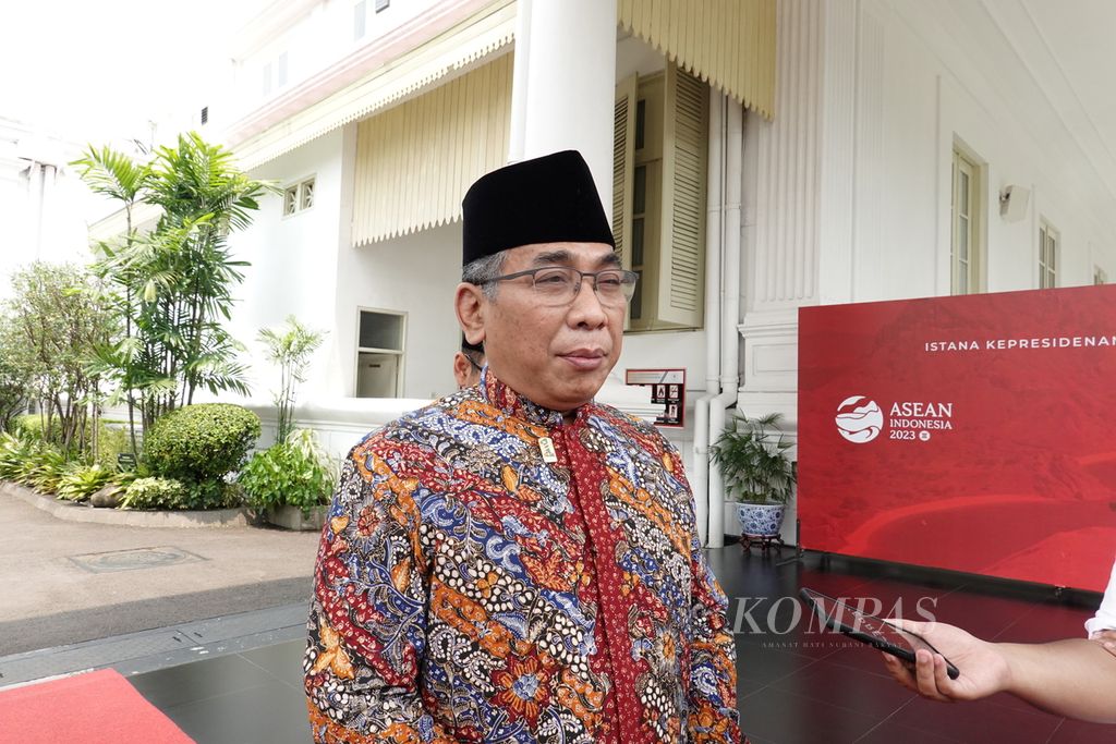 Ketua Umum Pengurus Besar Nahdlatul Ulama KH Yahya Cholil Staquf, di Kompleks Istana Kepresidenan, Jakarta, Jumat (24/3/2023).
