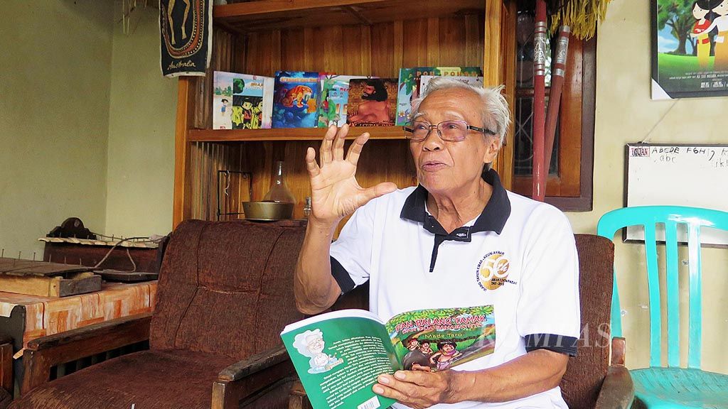 Budayawan sekaligus pemilik Sanggar Kukuruyuk, I Made Taro, membacakan kisah Pan Balang Tamak, sebagai salah satu bentuk sastra lisan asal Bali yang masih dituturkan hingga kini.