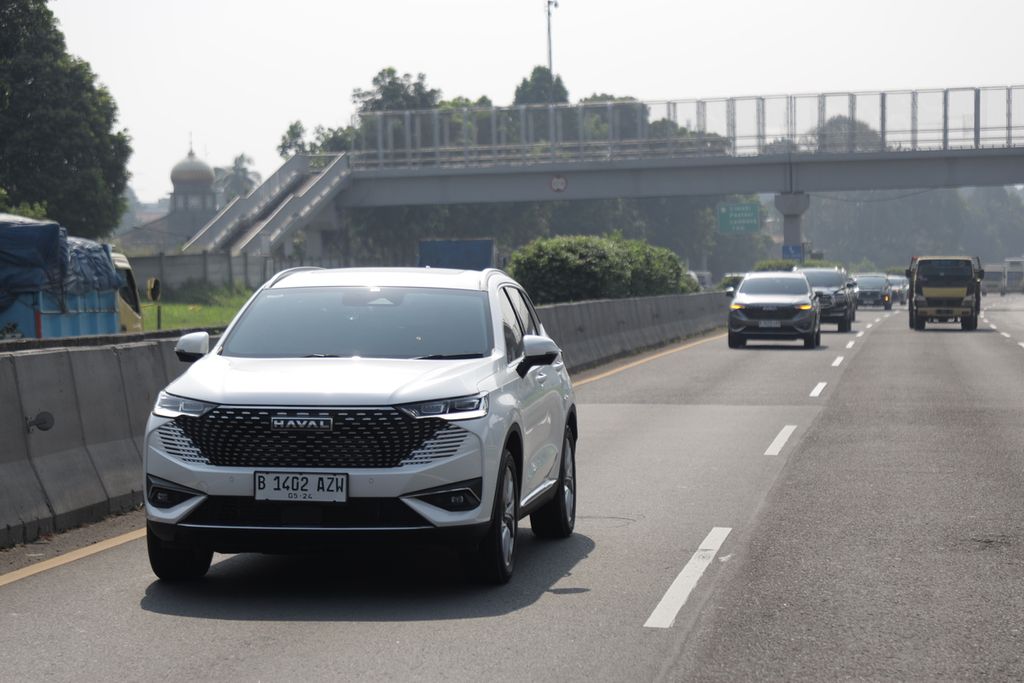 A convoy of journalists tested two cars distributed by Great Wall Motor Indonesia, namely the Haval H6 and Tank 500, during the GWM Media Drive to Bandung City, West Java, from Tuesday to Wednesday (7-8/5/2024).