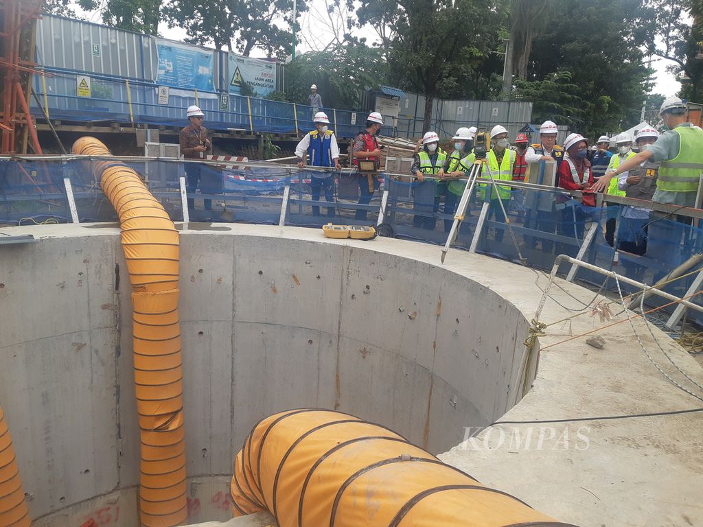 Pembangunan jaringan Instalasi Pengolahan Air Limbah (IPAL) di kawasan Monumen Perjuangan Rakyat Palembang yang sudah mencapai 68 persen, Kamis (23/6/2022) . Jaringan IPAL ditargetkan beroperasi pada awal 2023.