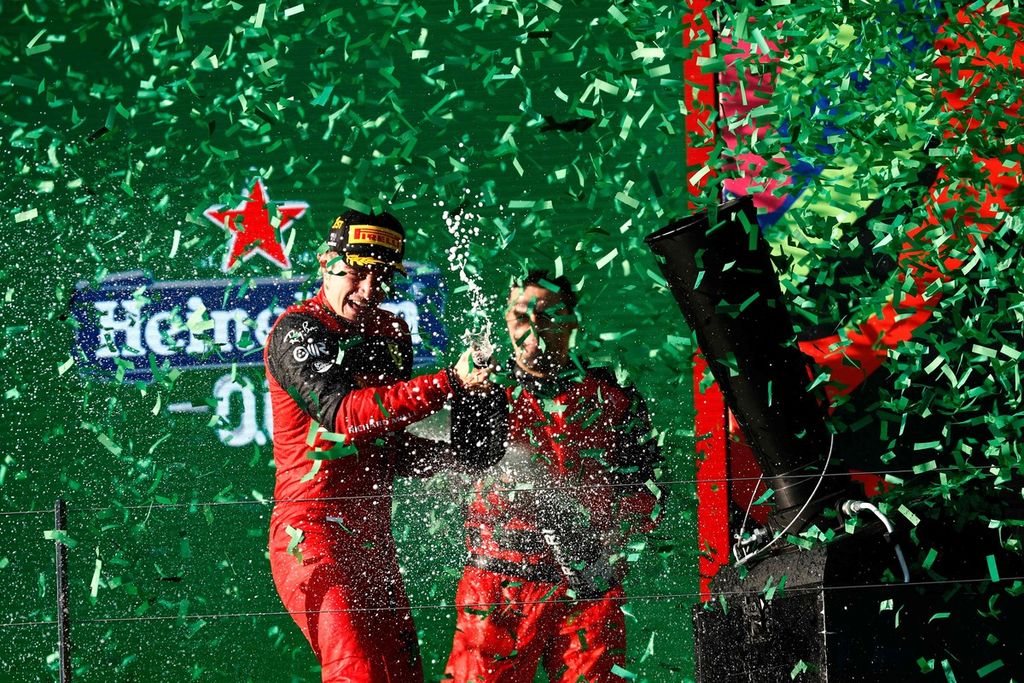 Pebalap Ferrari, Charles Leclerc, merayakan kesuksesannya memenangi Grand Prix Formula 1 Australia di Sirkuit Albert Park, Melbourne, Australia, 10 April 2022. Ini menjadi kemenangan kedua Leclerc setelah memenangi seri pembuka di Bahrain. 
