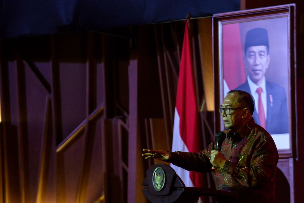 Anggota Dewan Pertimbangan Presiden, Sidarto Danusubroto, memberikan sambutan di acara ulang tahun dirinya yang ke-87 tahun saat dirayakan di Gedung Auditorium Kementerian PUPR, Jakarta Selatan, Minggu (11/6/2023).