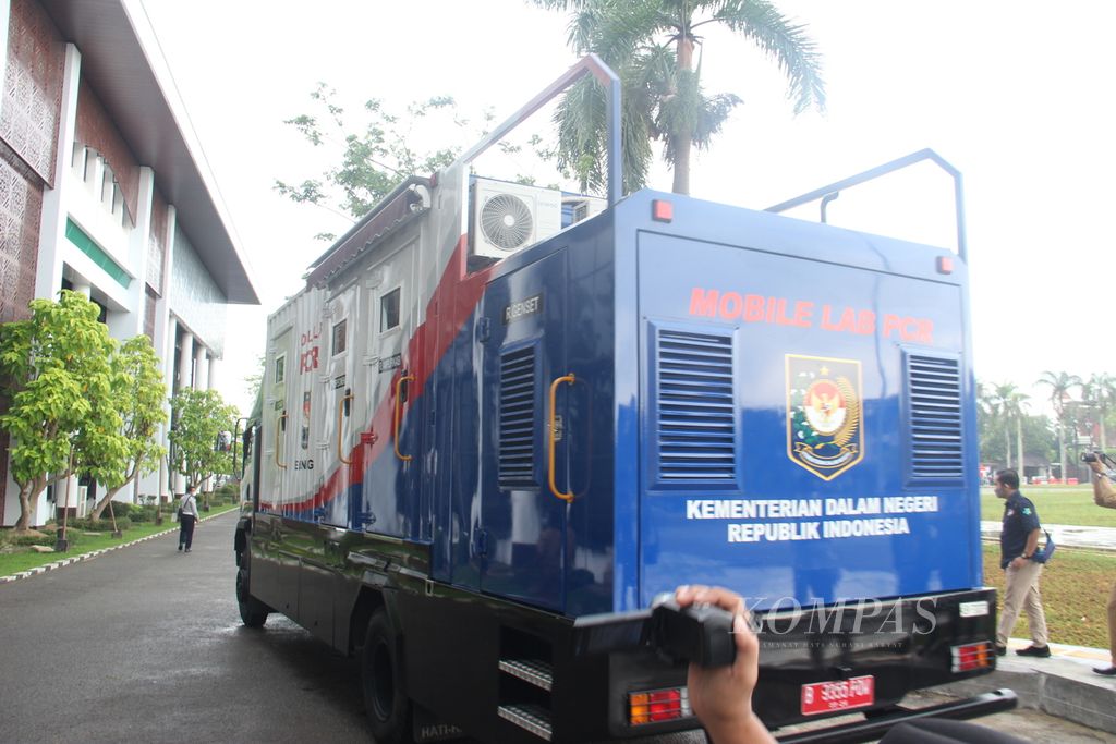 Fasilitas<i> mobile</i> PCR dari Kementerian Dalam Negeri untuk Kalimantan Barat. Fasilitas <i>mobile</i> PCR tersebut ditempatkan di salah satu wilayah perbatasan Indonesia-Malaysia sejak tahun lalu.