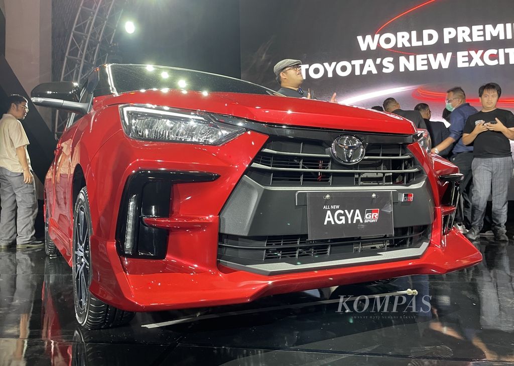 Bagian wajah Toyota Agya GR Sport terbaru terlihat agresif dengan tambahan kit di bawah bemper.