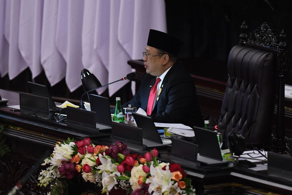 Ketua MPR Bambang Soesatyo menyampaikan pidato pengantar dalam rangka sidang tahunan MPR di Ruang Rapat Paripurna, Kompleks Parlemen, Jakarta, Jumat (14/8/2020).
