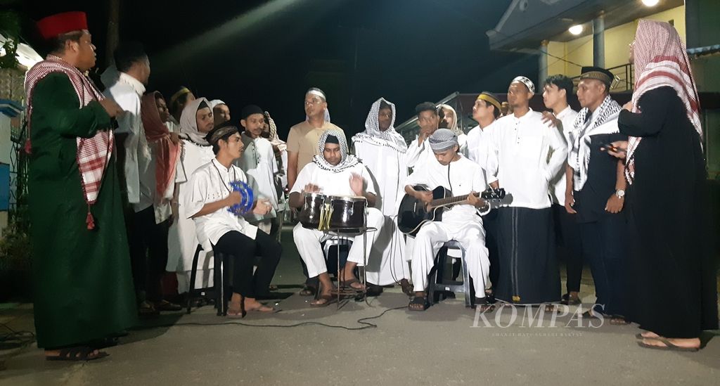 Gendang Sahur dimulai tepat pukul 03.00 WIT. Sebanyak 25 orang mengikuti Gendang Sahur dengan menyanyikan empat lagu kasidah pada 6 April 2023.