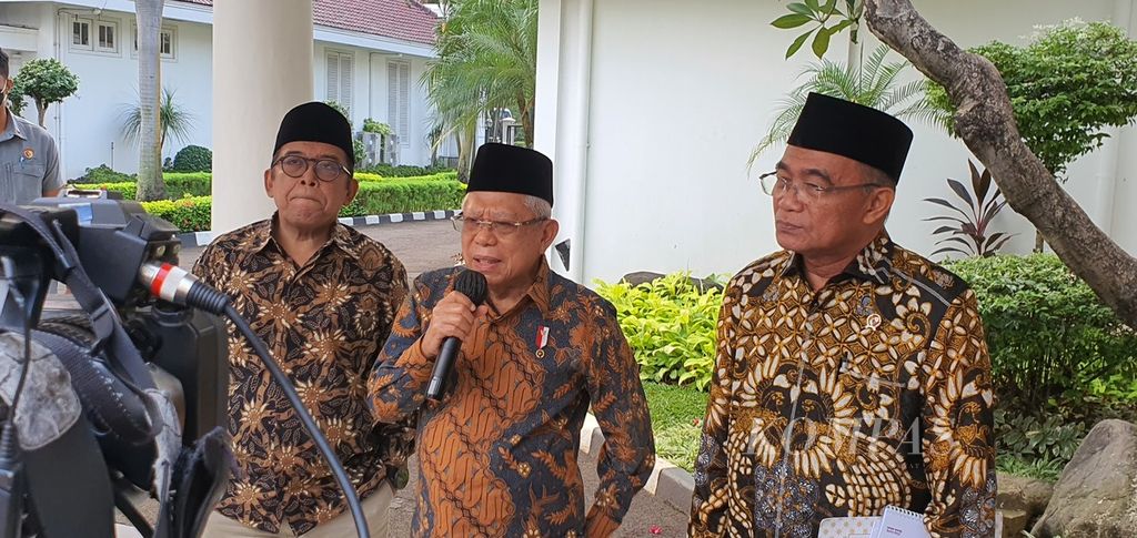 Wakil Presiden Ma'ruf Amin memberikan keterangan di Istana Wapres, Jakarta, Rabu (24/5/2023).