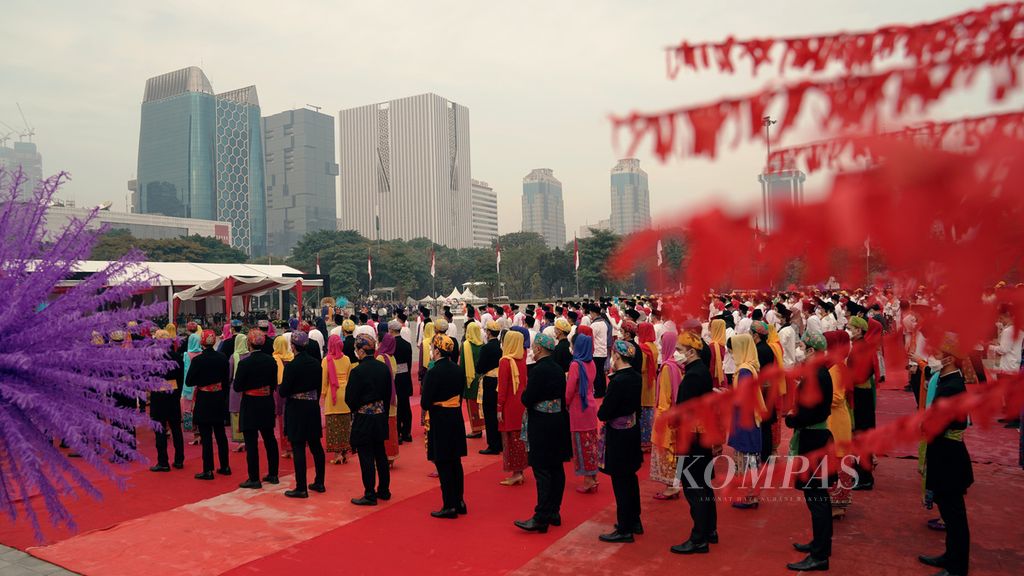 Pemerintah Provinsi DKI Jakarta menggelar upacara HUT Ke-495 DKI Jakarta di sisi selatan Monumen Nasional, Jakarta Pusat, Rabu (22/6/2022). 