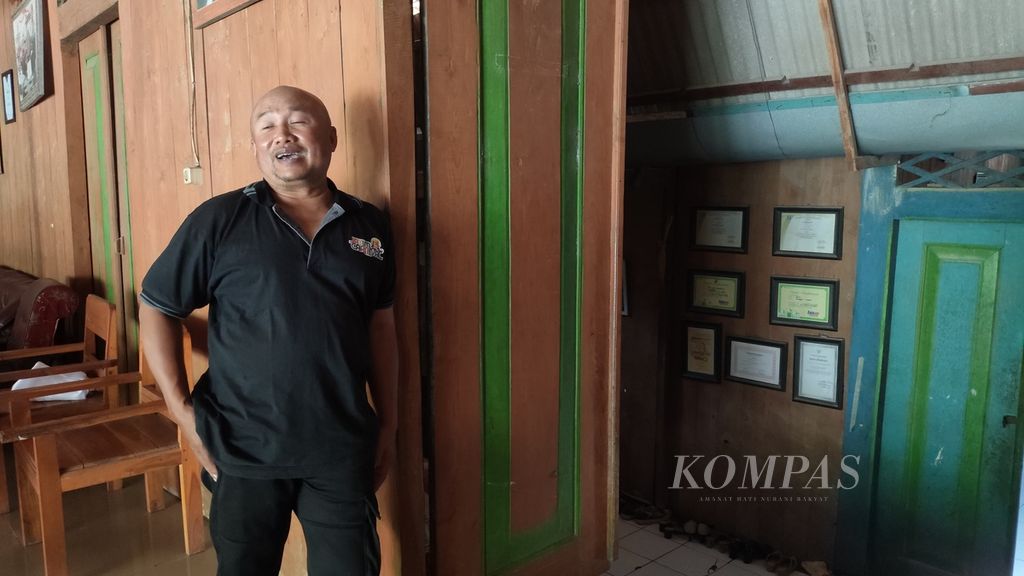  Eko Hardoyo alias Eko Kasmo saat di Sanggar Ngripto Raras, di Desa Sukorejo, Kecamatan Parengan, Tuban, Jawa Timur.