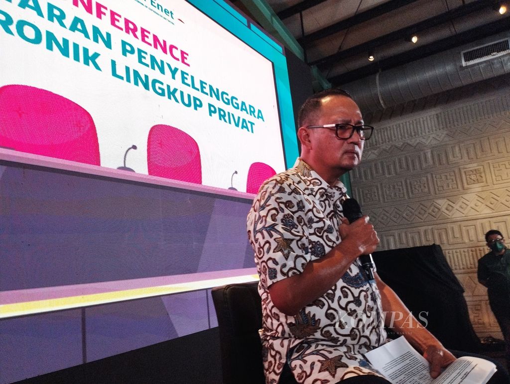 Direktur Jenderal Aplikasi Informatika Kementerian Komunikasi dan Informatika Semuel Abrijani Pangerapan dalam konferensi pers perkembangan terkini pendaftaran PSE privat, Jumat (29/7/2022), di Jakarta.