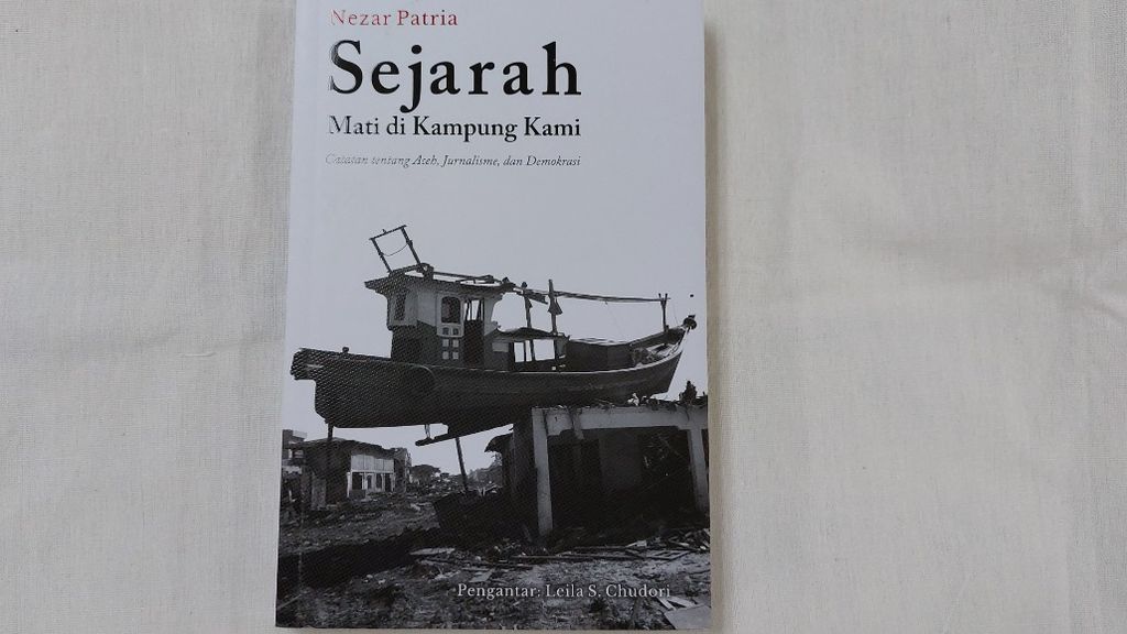 Halaman muka buku berjudul <i>Sejarah Mati di Kampung Kami: Catatan tentang Aceh, Jurnalisme, dan Demokrasi.</i>