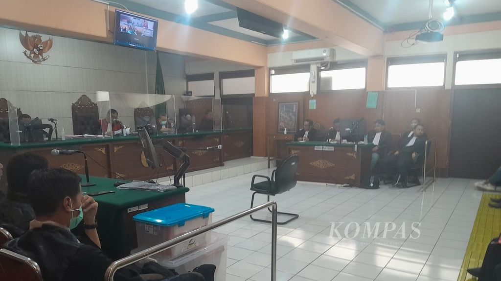 Sidang pembacaan putusan kasus perusakan kantor Arema FC digelar secara daring di Pengadilan Negeri Malang, Jawa Timur, Rabu (11/10/2023)