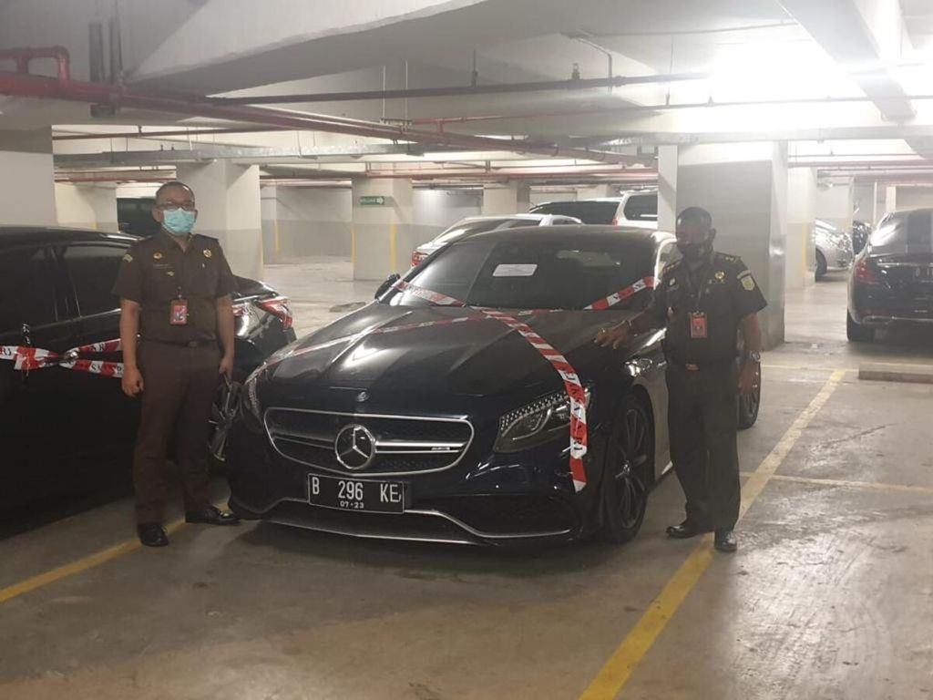 Salah satu mobil mewah yang disita penyidik dalam perkara dugaan tindak pidana korupsi di PT Asuransi Angkatan Bersenjata Republik Indonesia (Persero).