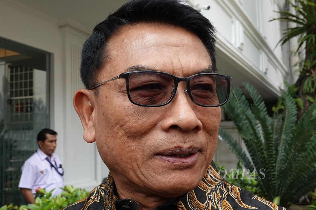 Kepala Staf Kepresidenan Moeldoko memberikan keterangan pers di Kompleks Istana Kepresidenan, Jakarta, Senin (26/6/2023).