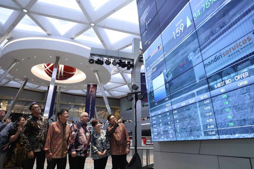 Pencatatan Perdana Saham Mandiri Herindo Adiperkasa di Main Hall Bursa Efek Indonesia, Selasa (25/7/2023).