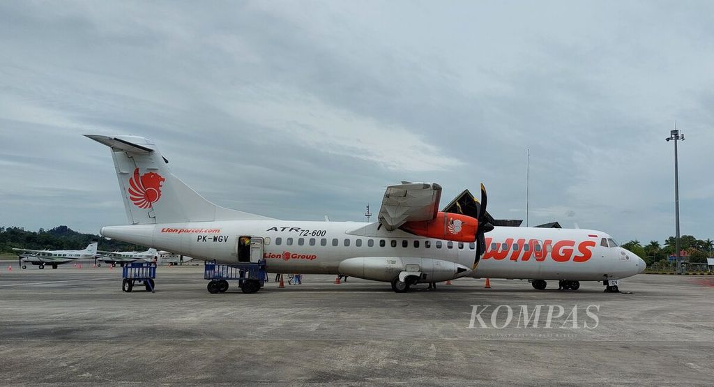 Ilustrasi. Pesawat ATR 72 maskapai Wings Air di Bandara Juwata, Tarakan, Kalimantan Utara, Senin (18/7/2022).