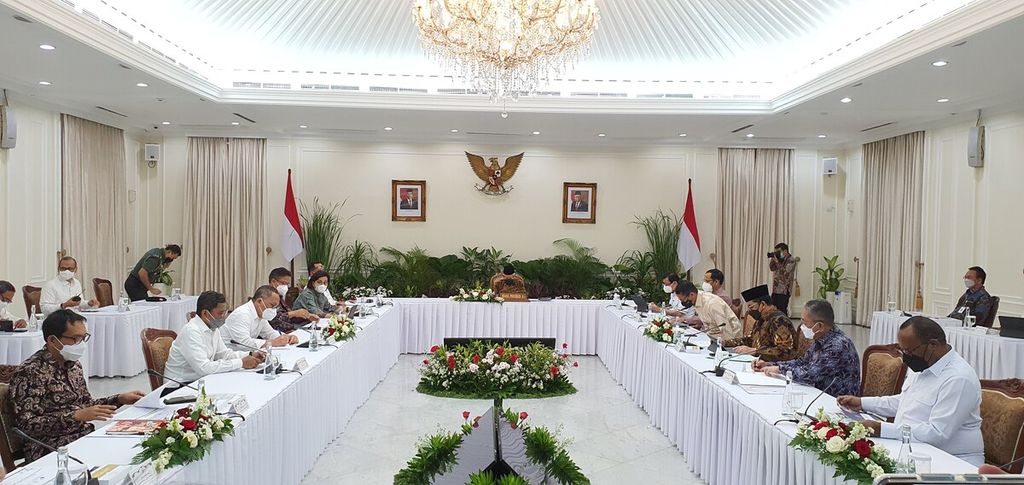 Wakil Presiden Ma’ruf Amin memimpin rapat mengenai desain besar olahraga nasional di Istana Wapres, Jakarta, Kamis (12/5/2022). Ditargetkan Indonesia meraih peringkat kelima di Olimpiade dan Paralimpiade 2044.