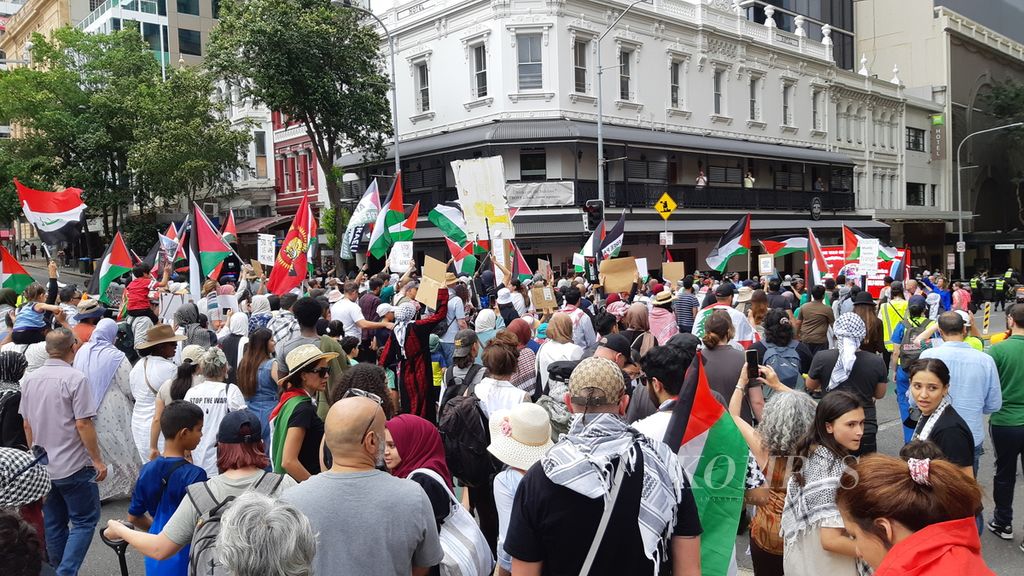 Unjuk rasa pro-Palestina di Brisbane, Queensland, Australia, Minggu (19/11/2023).