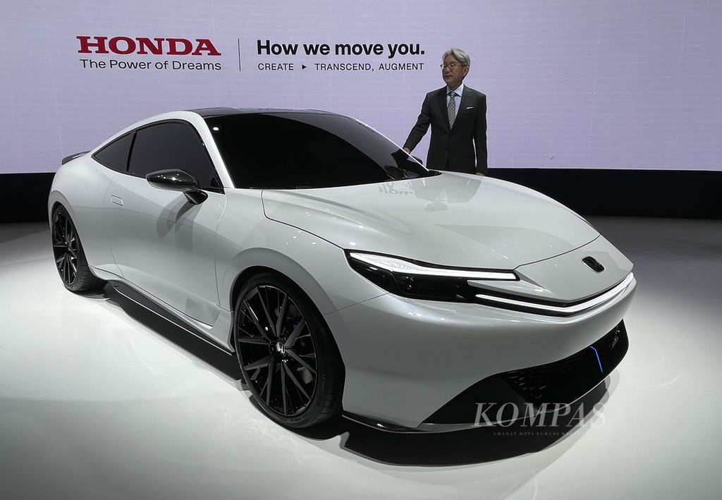 Mobil konsep Honda Prelude ketika dipamerkan di ajang Japan Mobility Show 2023 di Tokyo Big Sight, Tokyo, Jepang, akhir Oktober 2023.