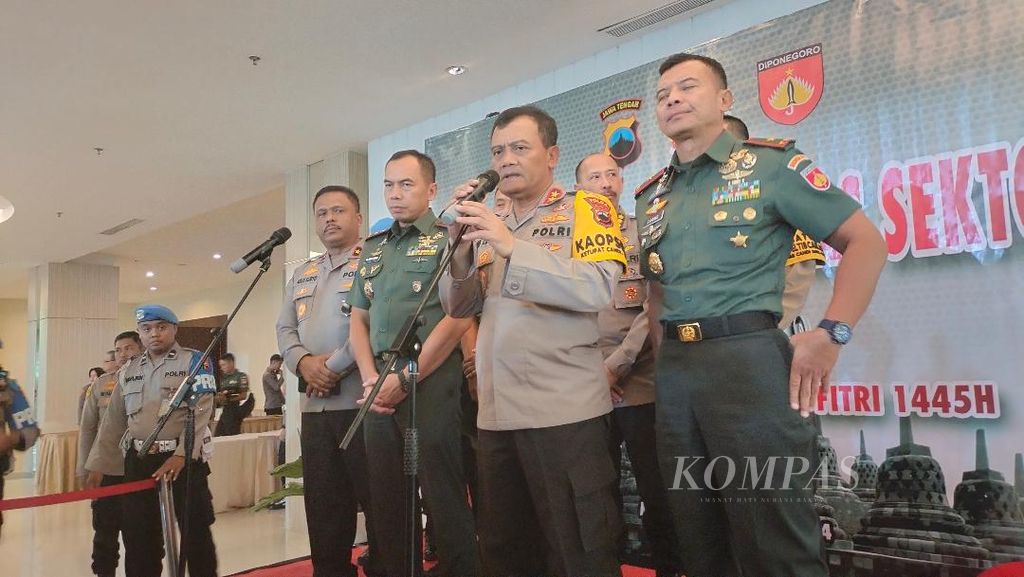 Central Java Police Chief Inspector General Ahmad Luthfi delivered a presentation regarding the results of a cross-sectoral coordination meeting at the Grand Artos Hotel and Convention, Magelang, Central Java, on Thursday (28/3/2024).